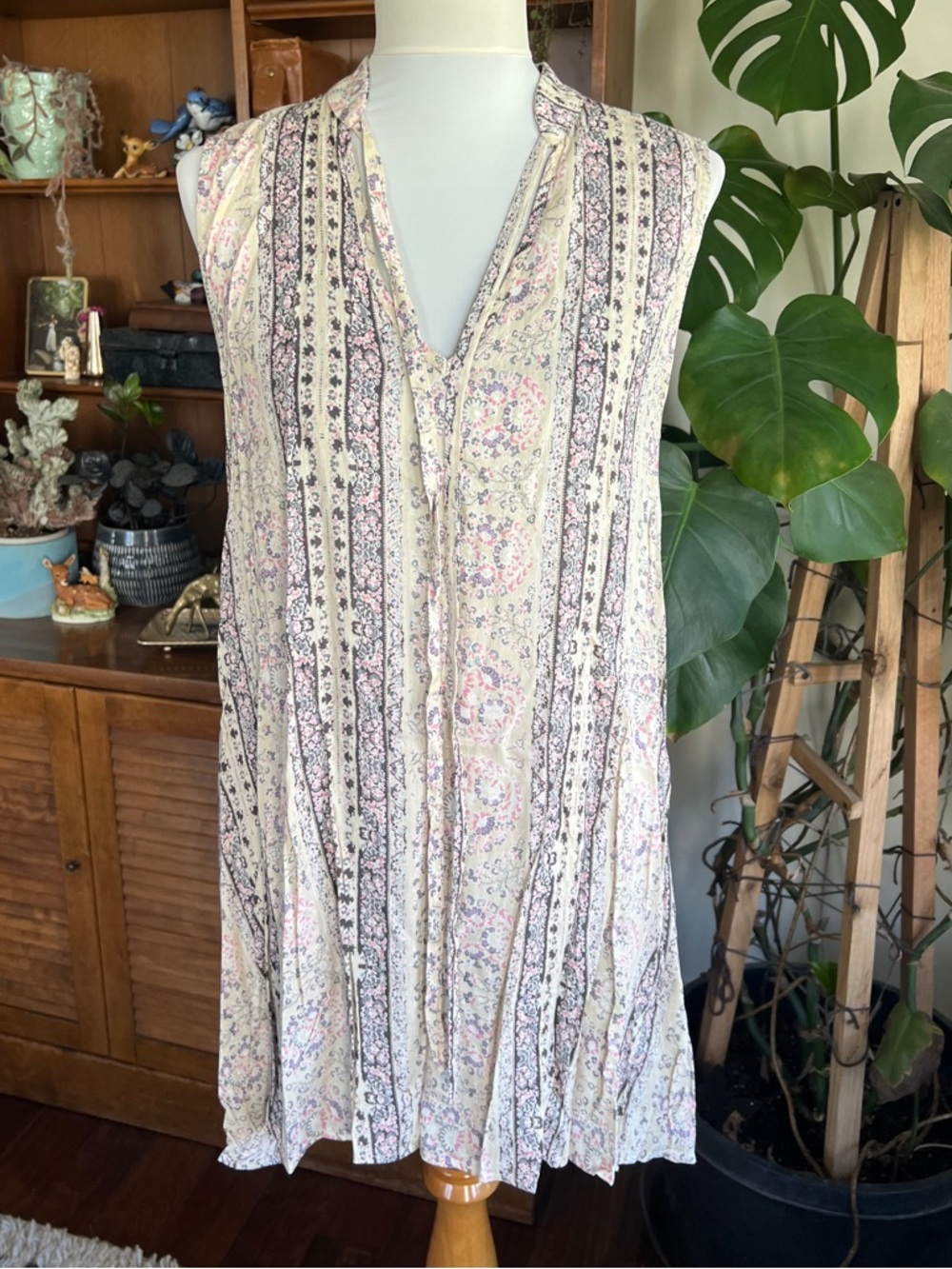 *Gypsy Rose Sleeveless Floral Boho Tunic Dress in Soft Pastels S